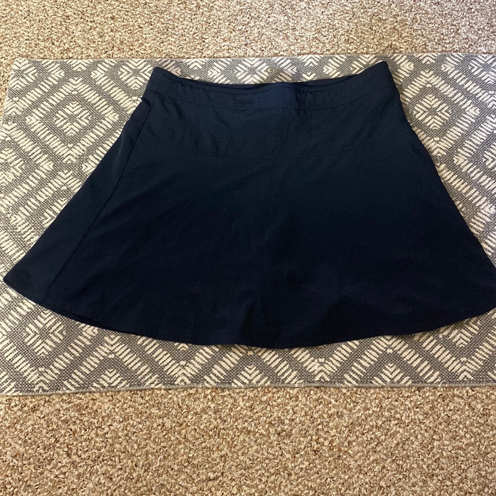 IZOD skort size 14 in navy blue with tie east and zipper side